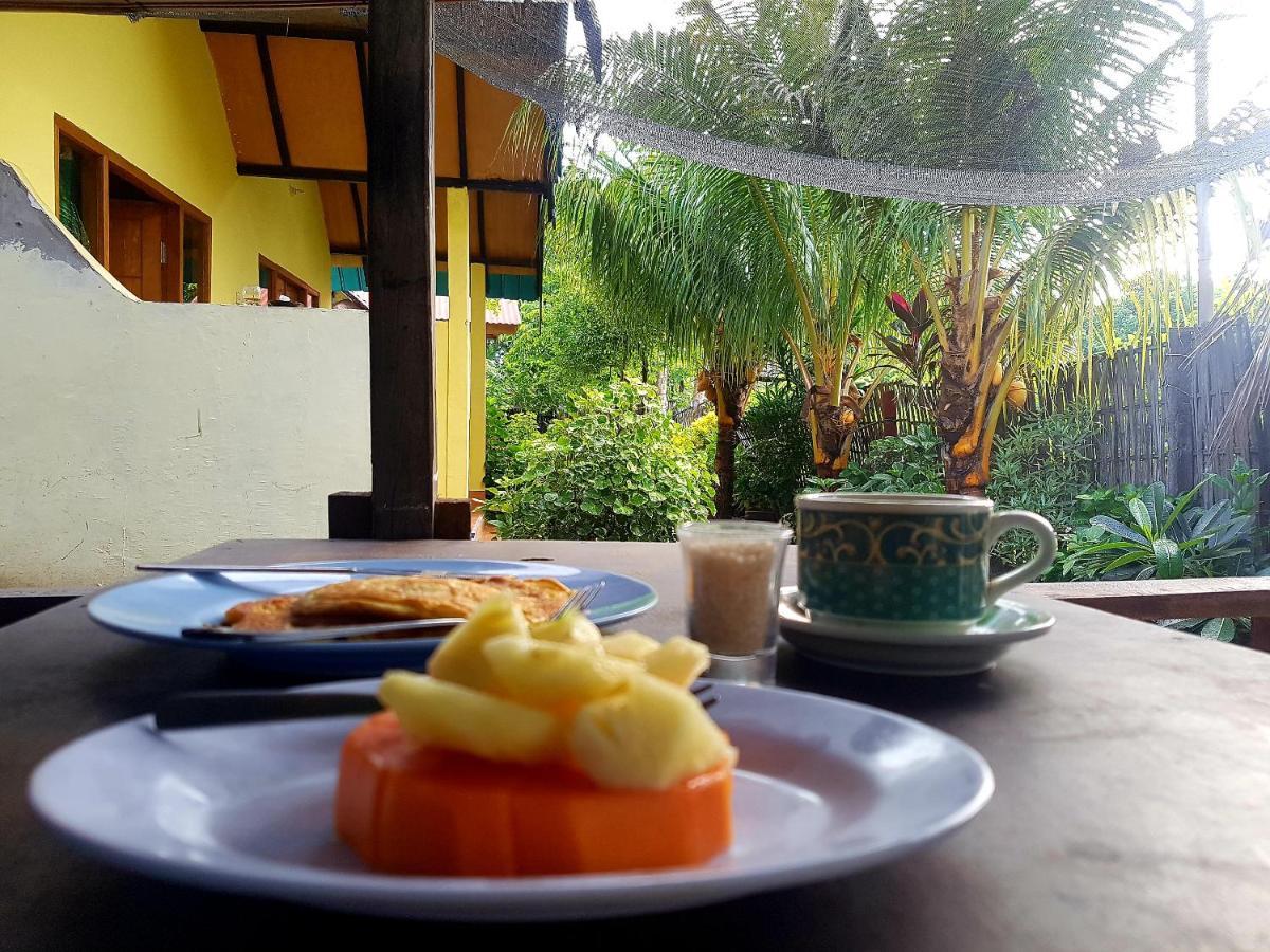 Aura Guest House Gili Air Esterno foto
